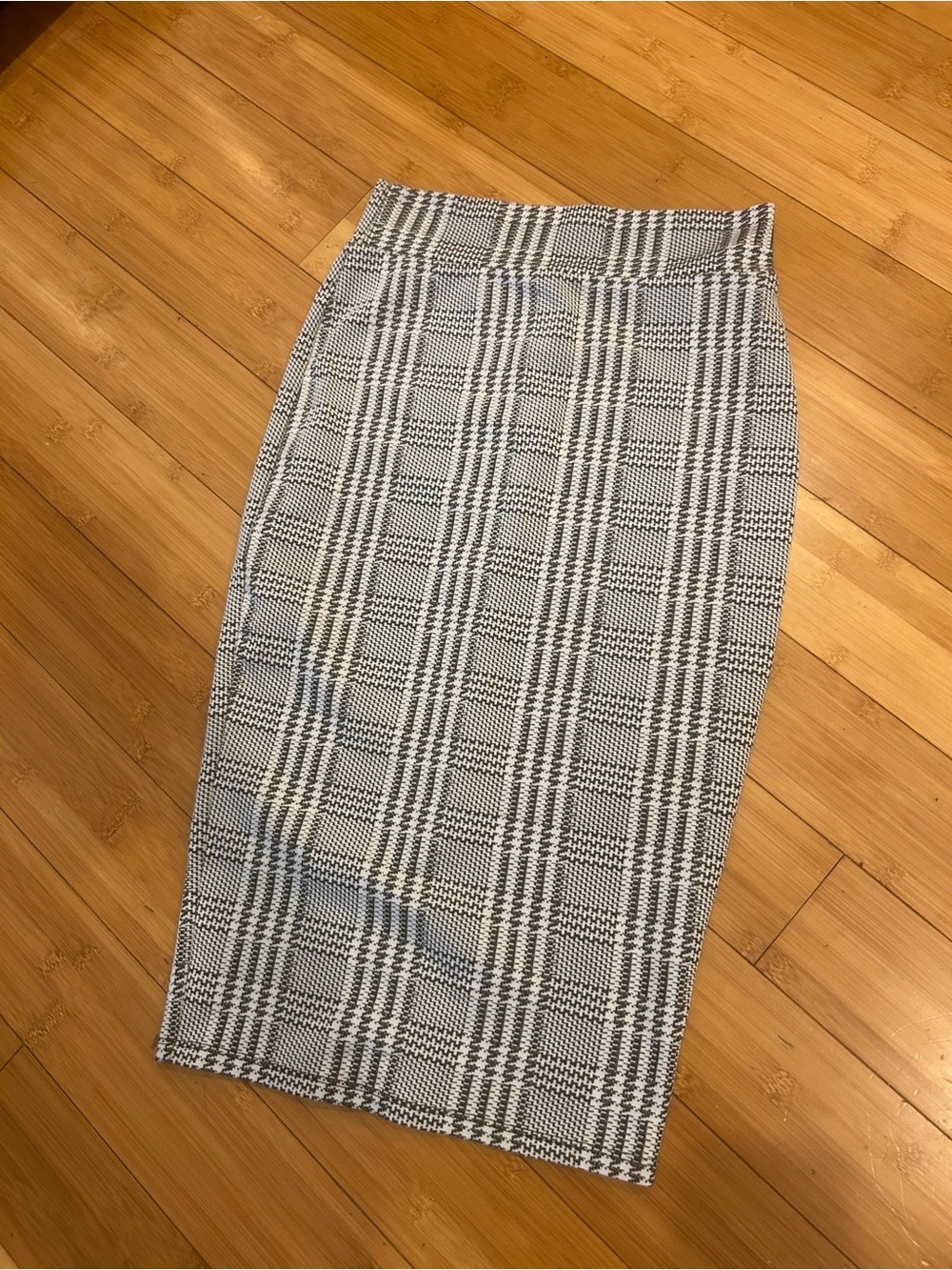 Classic Black & White Plaid Pencil Skirt